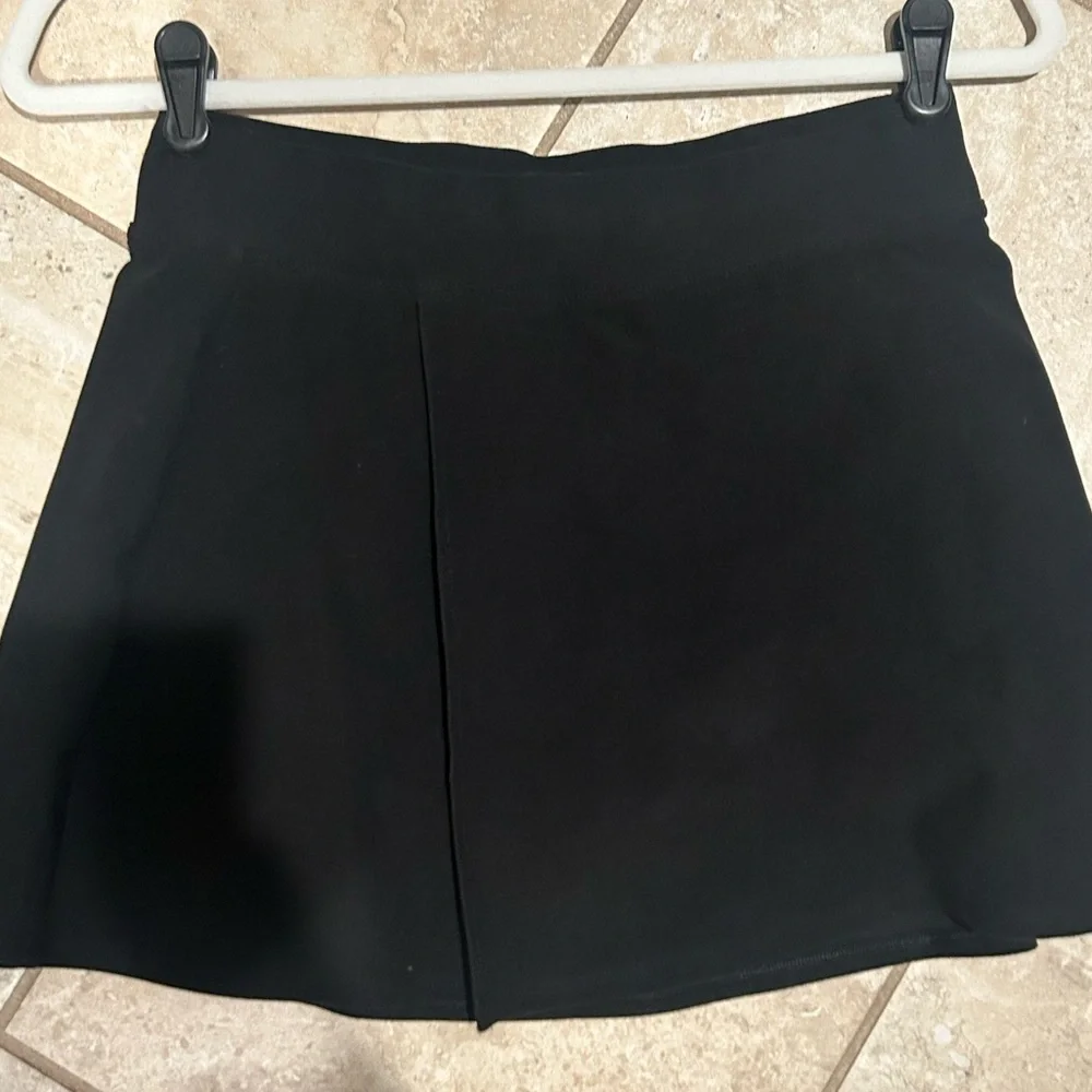 ALO Yoga “alosoft backspin” Skirt